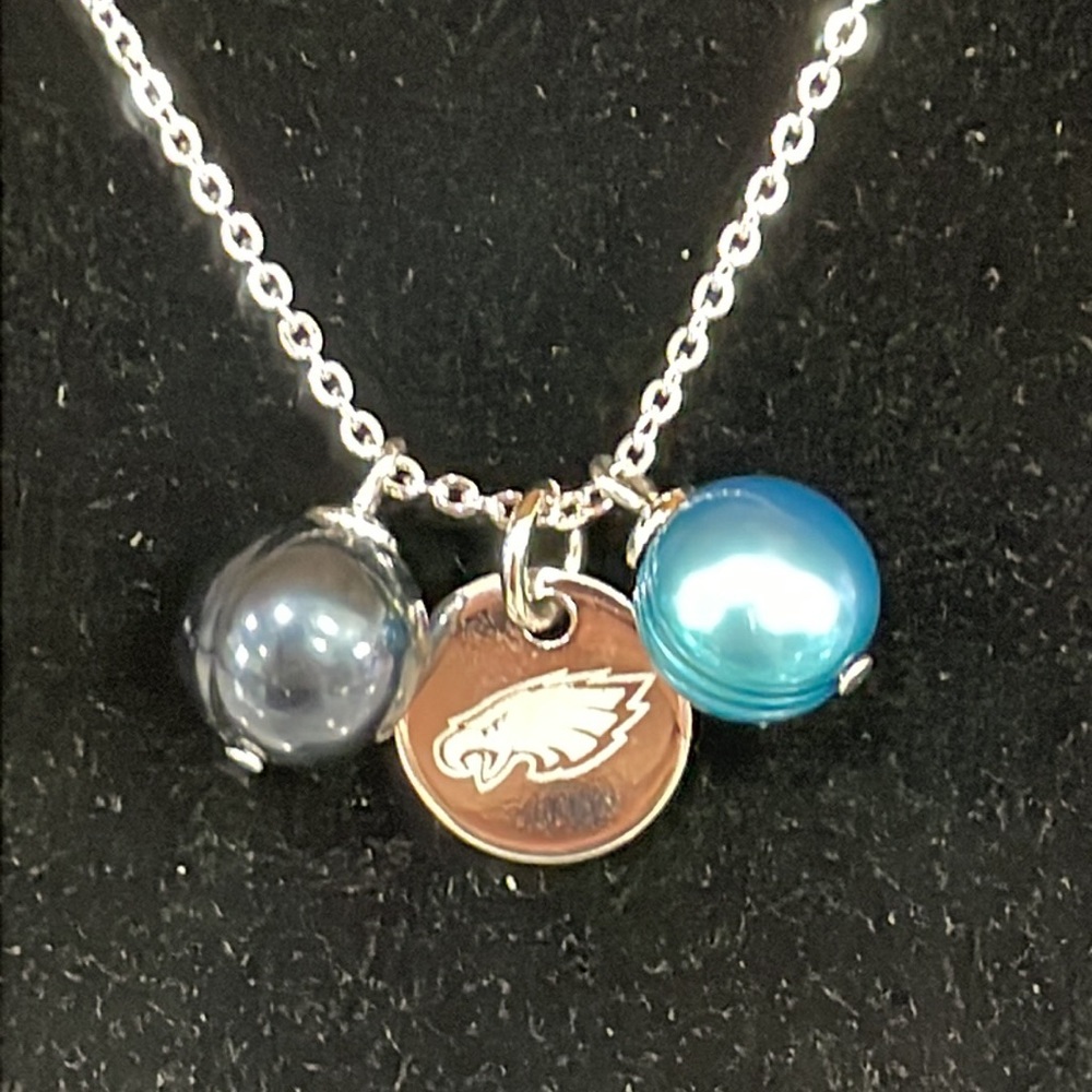 Philadelphia EAGLES NFL Game Day Cultured PEARLS & LOGO NECKLACE 18" by Honora - Picture 4 of 7
